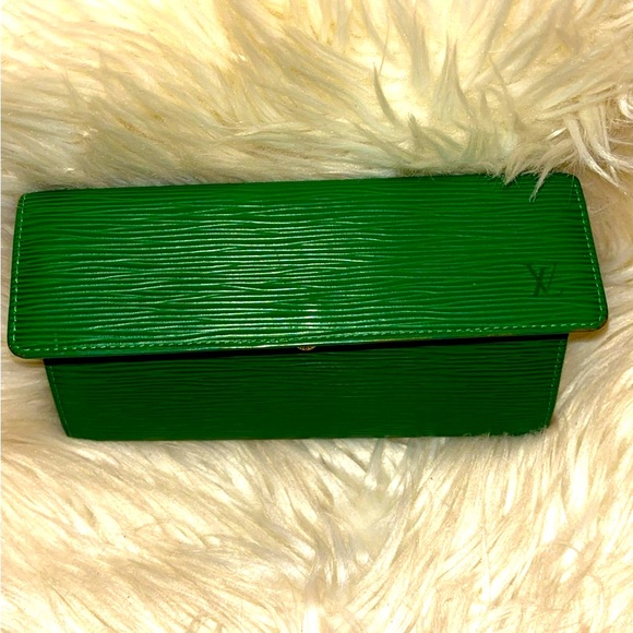 Authentic LV Green Epi Wallet. Serial Code: CA1926 - Picture 8 of 14